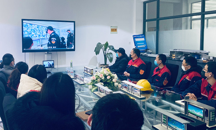 榮大候車亭廠家組織員工觀看復工消防公開課