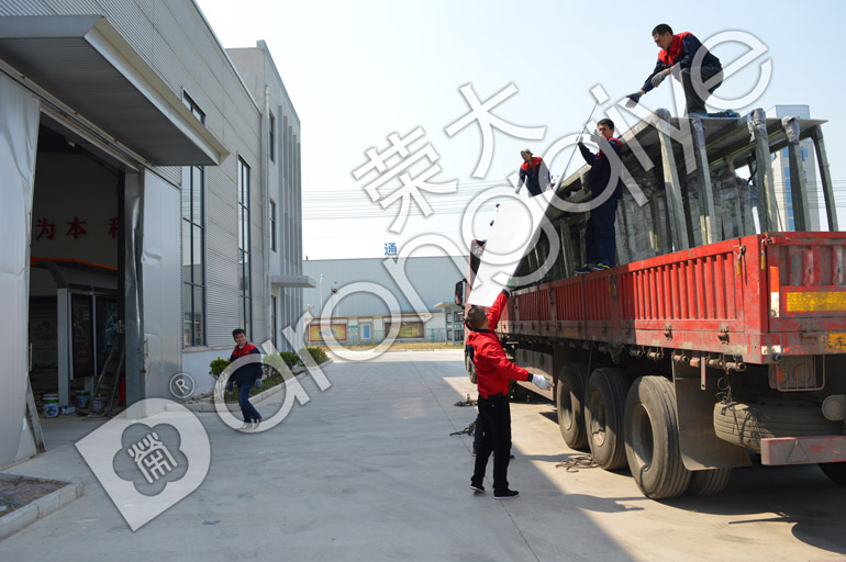 候車亭裝車圖二