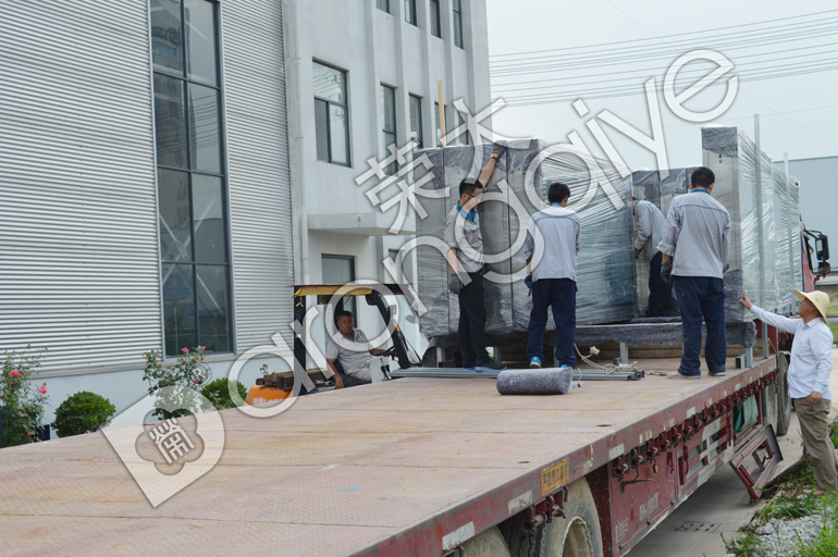 貴州公交候車亭裝車圖二