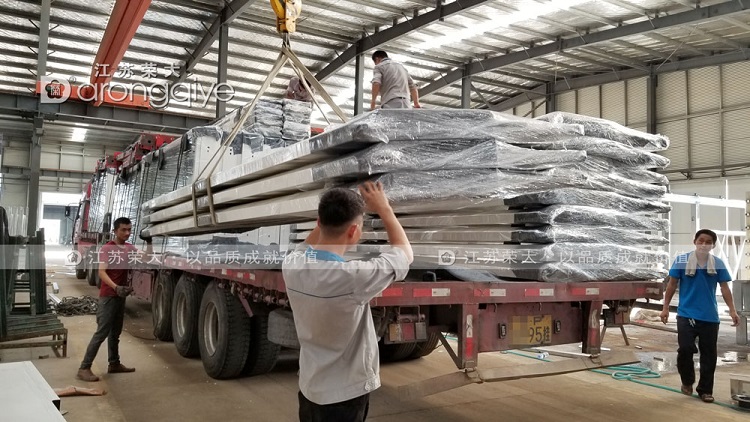 湖北公交候車亭裝車圖二